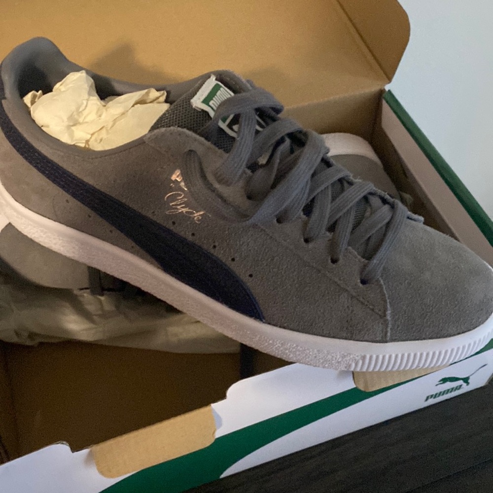Size 8 puma sneakers